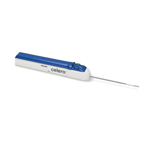 白い背景に Celero 吸引式乳房生検デバイス
