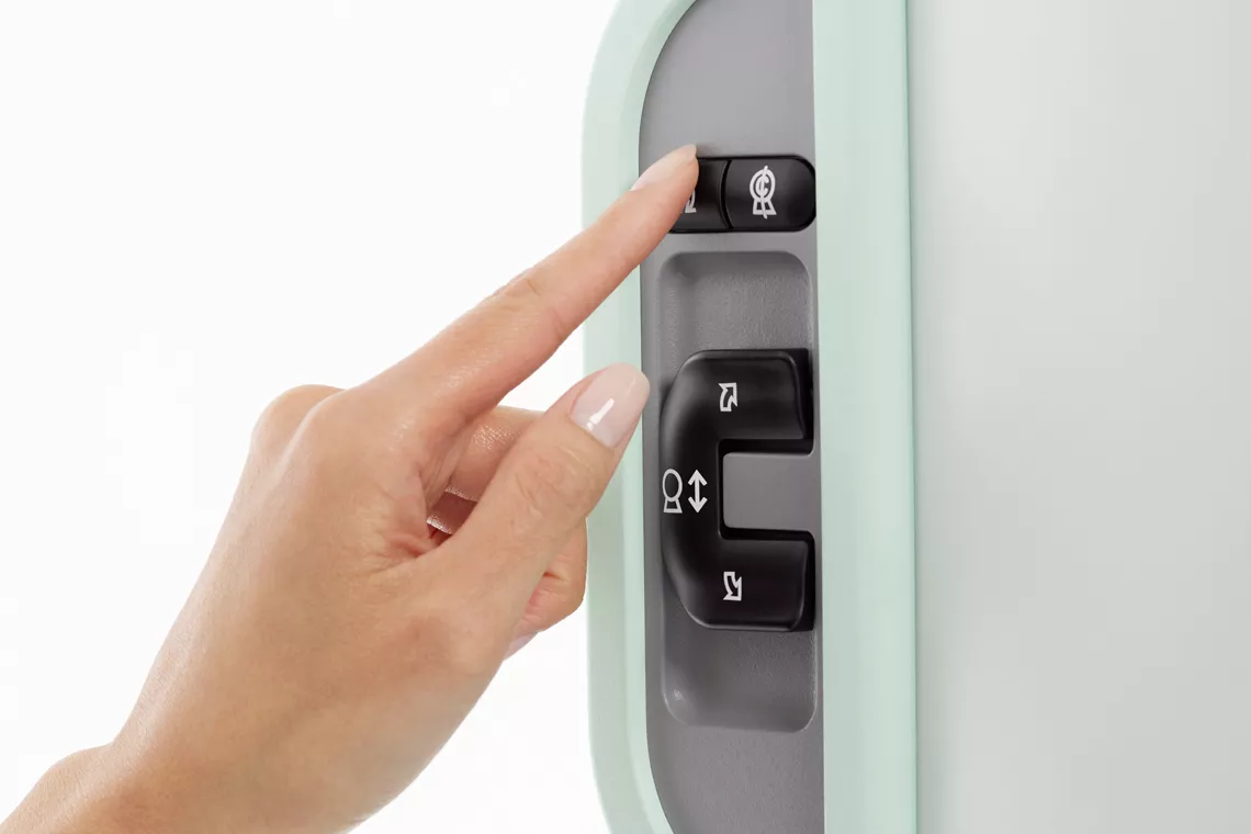 医療装置で押すマニュアル選択ボタン